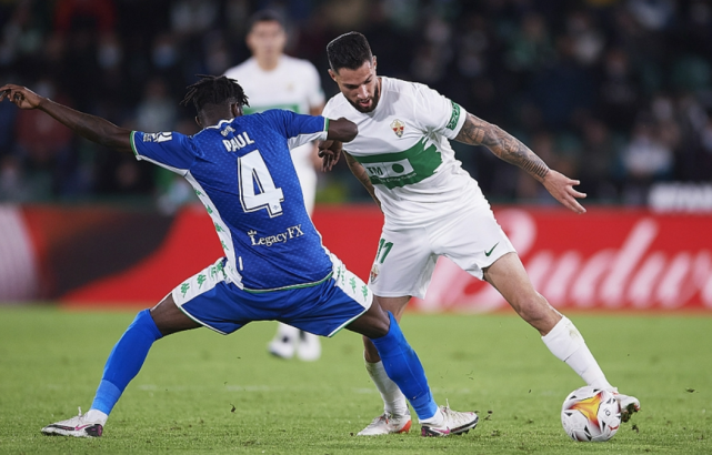 包含赛地聚焦：西甲集结日热度飙升，阿森纳主帅复盘，气氛紧张，团队化学反应显著的词条