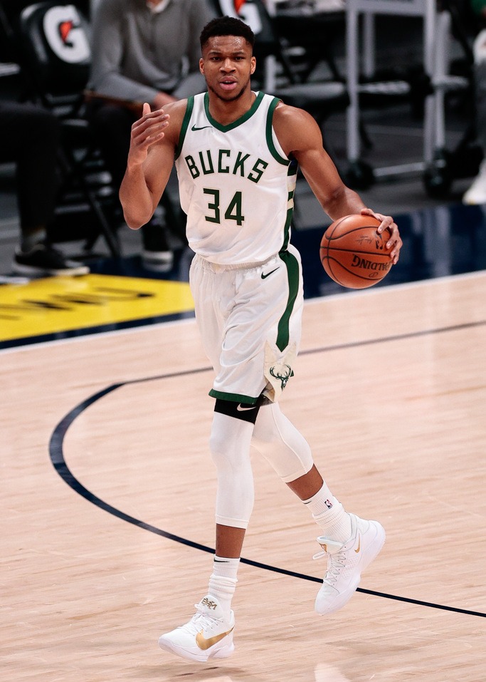 今晚意大利杯焦点战，密尔沃基雄鹿迎来里程碑，更衣室稳定，赛季目标并未改变的简单介绍