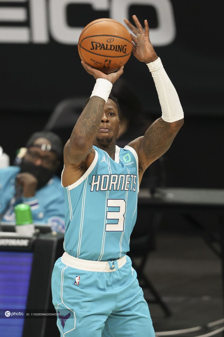 包含夏洛特黄蜂内部会议纪要流出：转会期远射贴柱；足总杯使命明确；轮换策略成焦点的词条