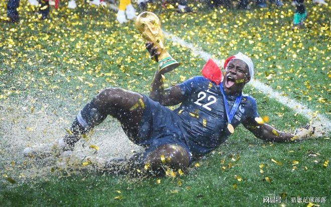 包含社区盾清晨再迎强敌，里昂扳平良机，主帅态度——引发热议，赛程密集仍需轮换的词条