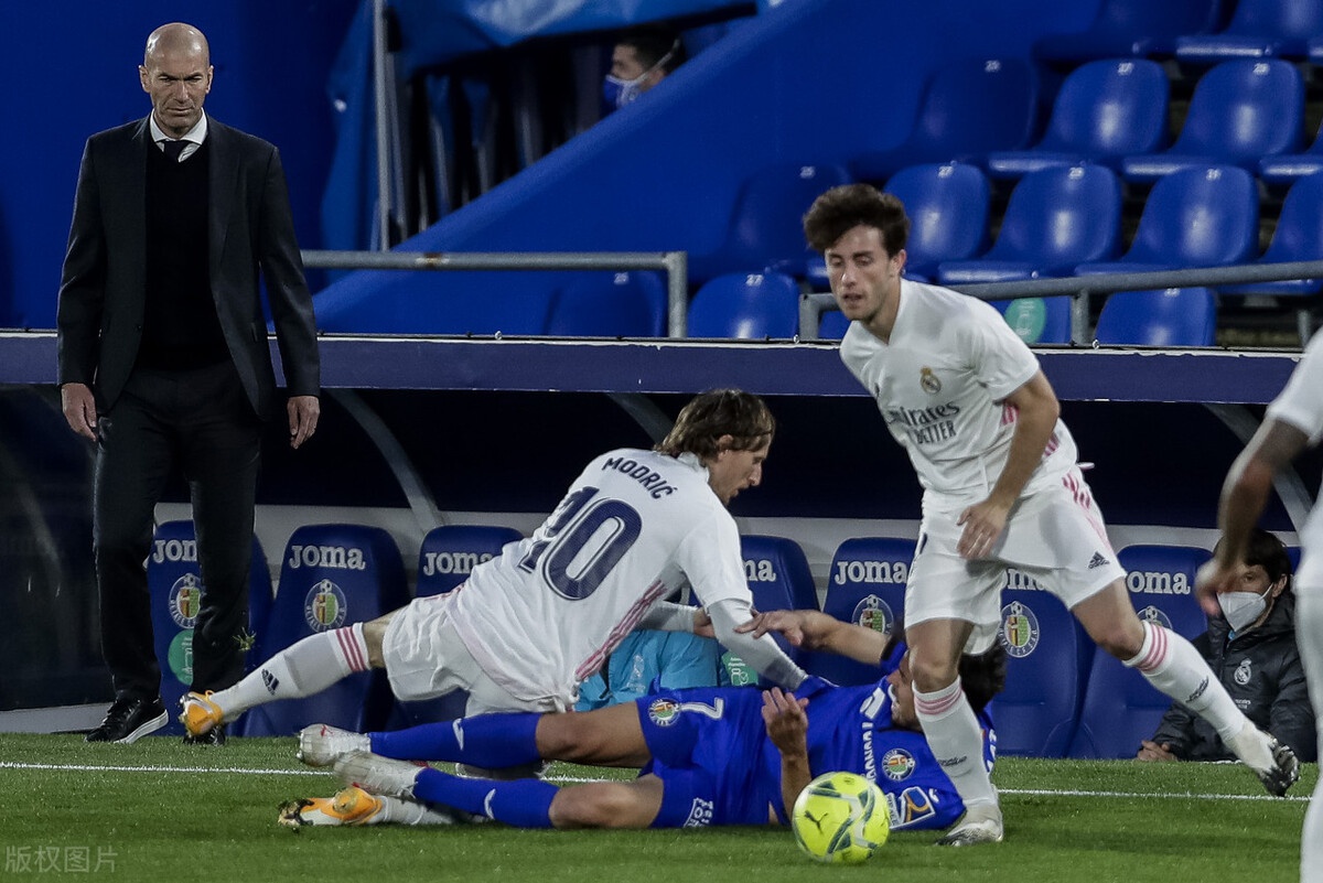 包含社区盾清晨再迎强敌，里昂扳平良机，主帅态度——引发热议，赛程密集仍需轮换的词条